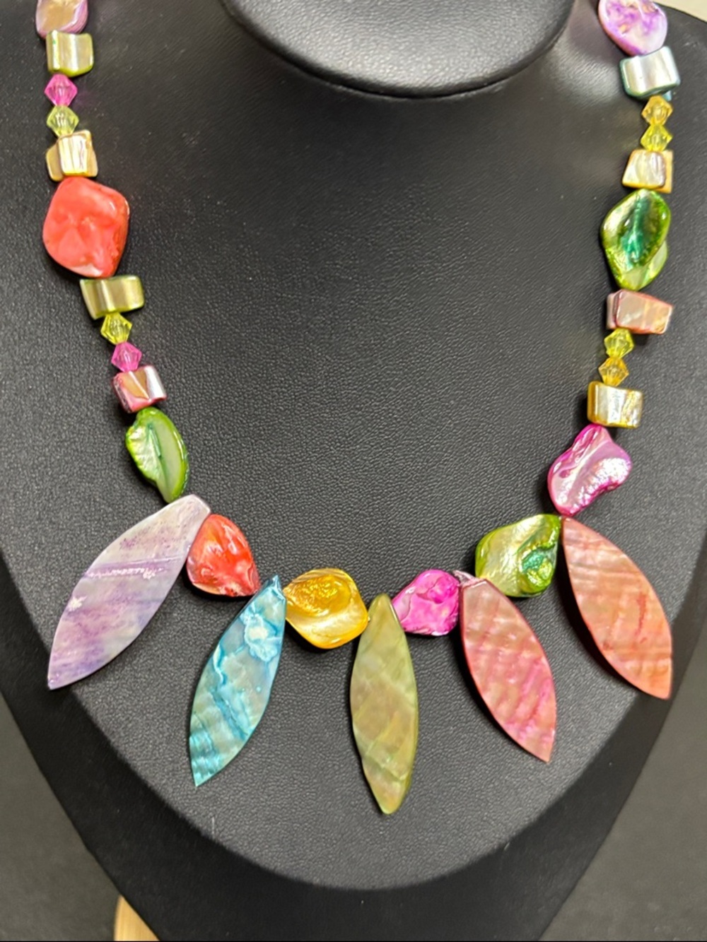 1980’s Multi Color Abalone Shell VTG Beach Boho Resort Necklace - Picture 2 of 8